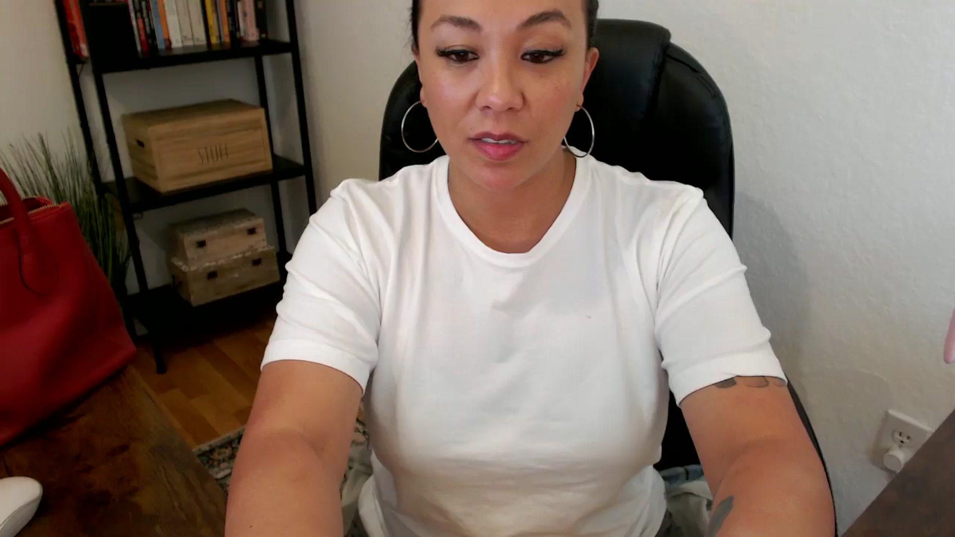 Gallery image thumbnail from MickaylaMoon's myfreecams stream on, 07/23/2024, 22:09 image 1 of 20