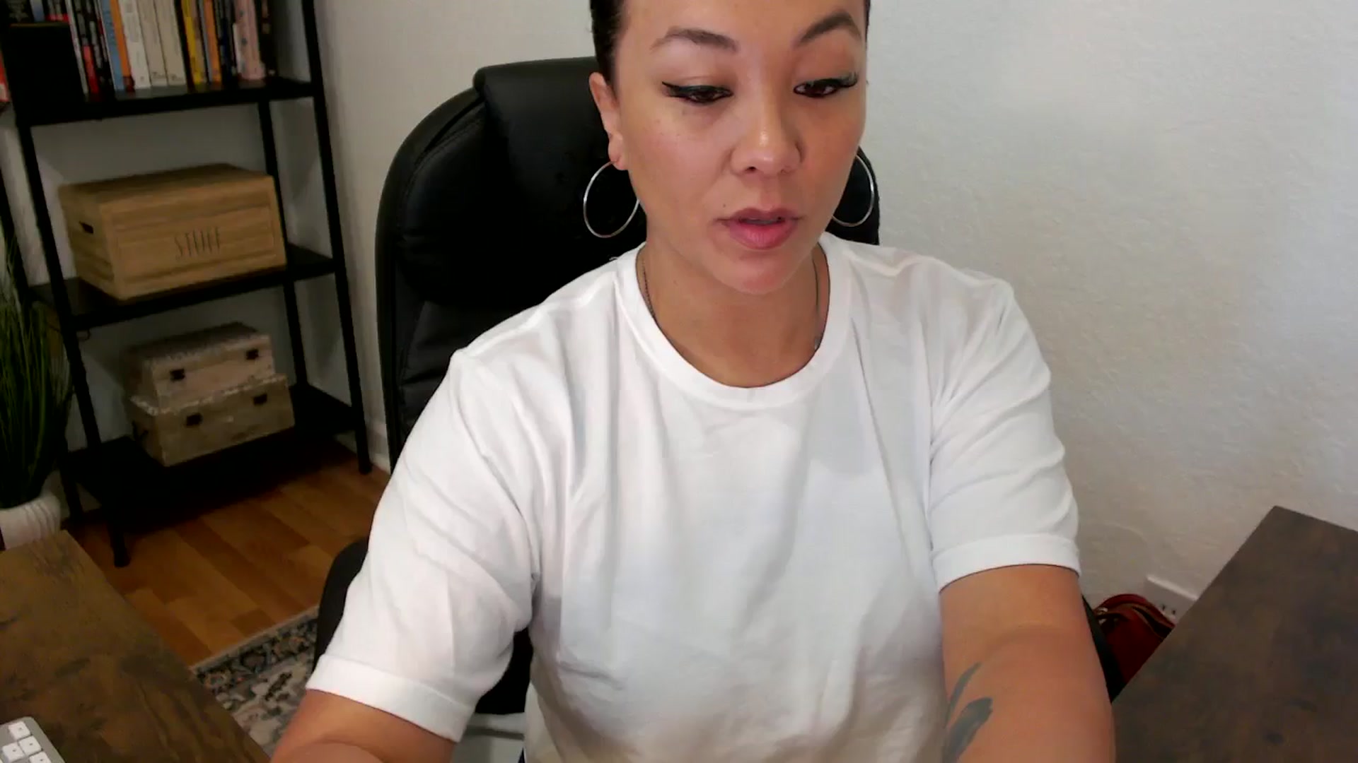 Gallery image thumbnail from MickaylaMoon's myfreecams stream on, 07/25/2024, 14:48 image 1 of 20