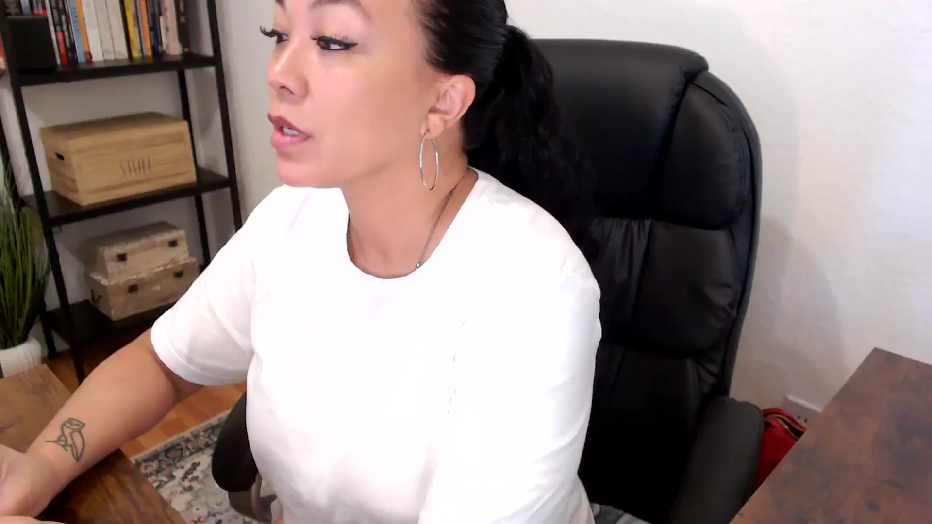 Gallery image thumbnail from MickaylaMoon's myfreecams stream on, 07/25/2024, 14:48 image 4 of 20