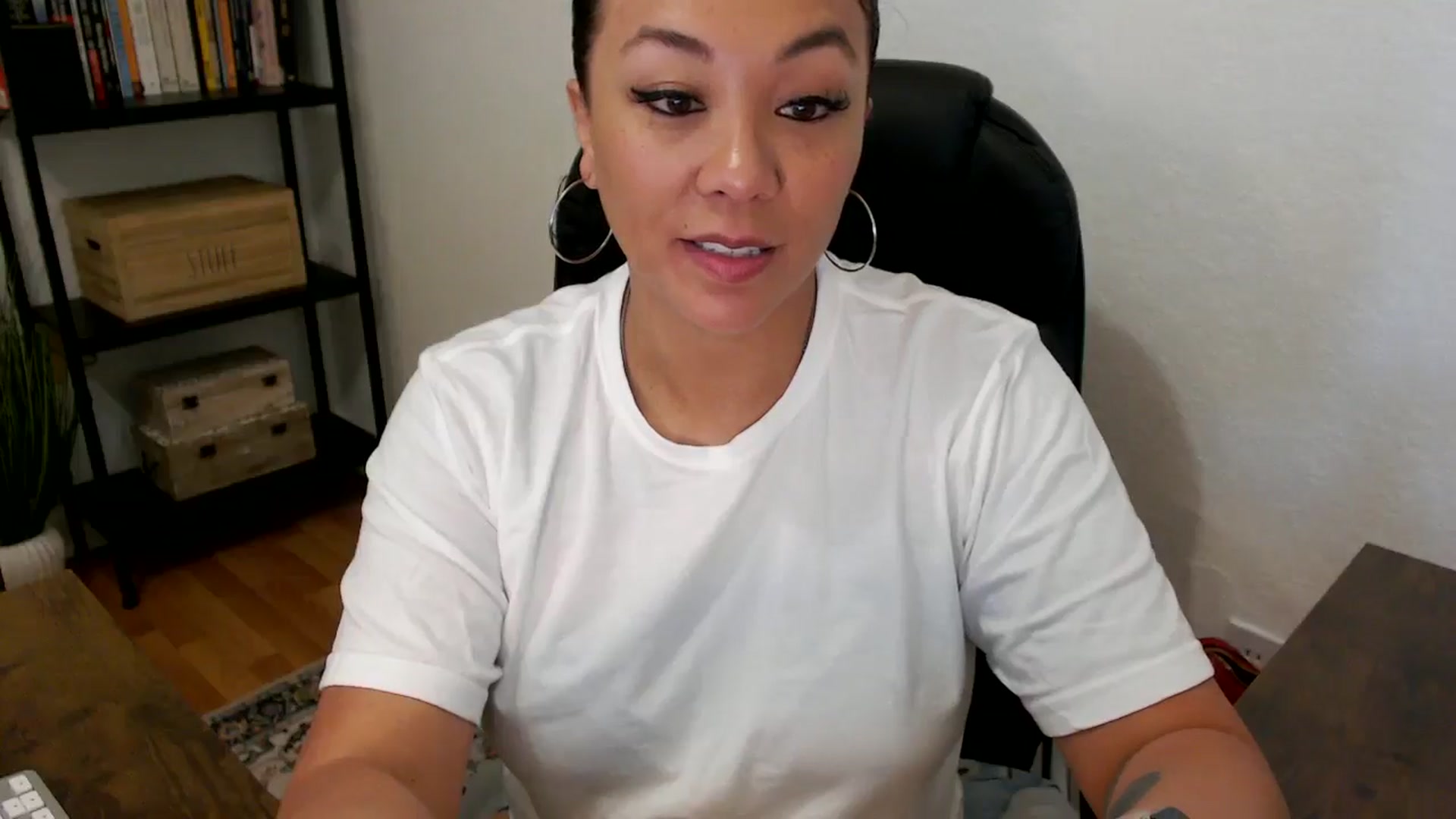 Gallery image thumbnail from MickaylaMoon's myfreecams stream on, 07/25/2024, 14:48 image 7 of 20