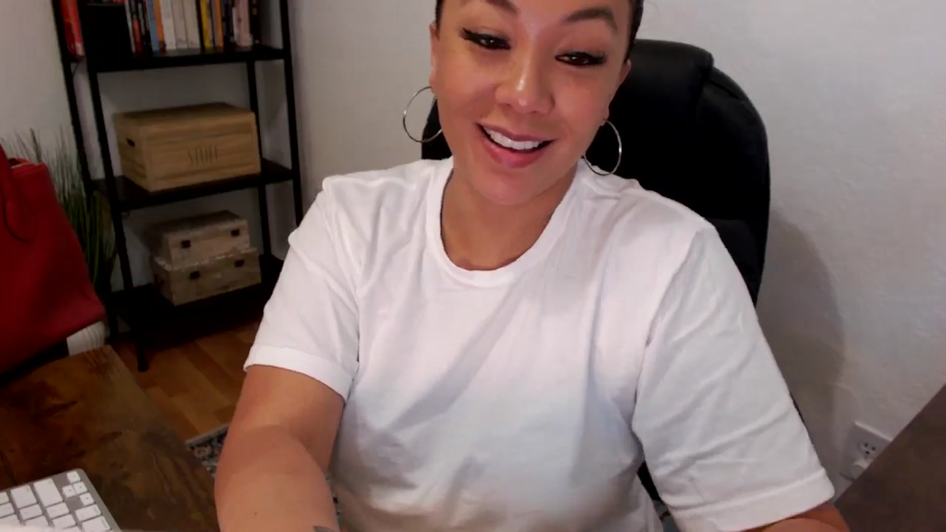 Gallery image thumbnail from MickaylaMoon's myfreecams stream on, 07/25/2024, 14:48 image 17 of 20