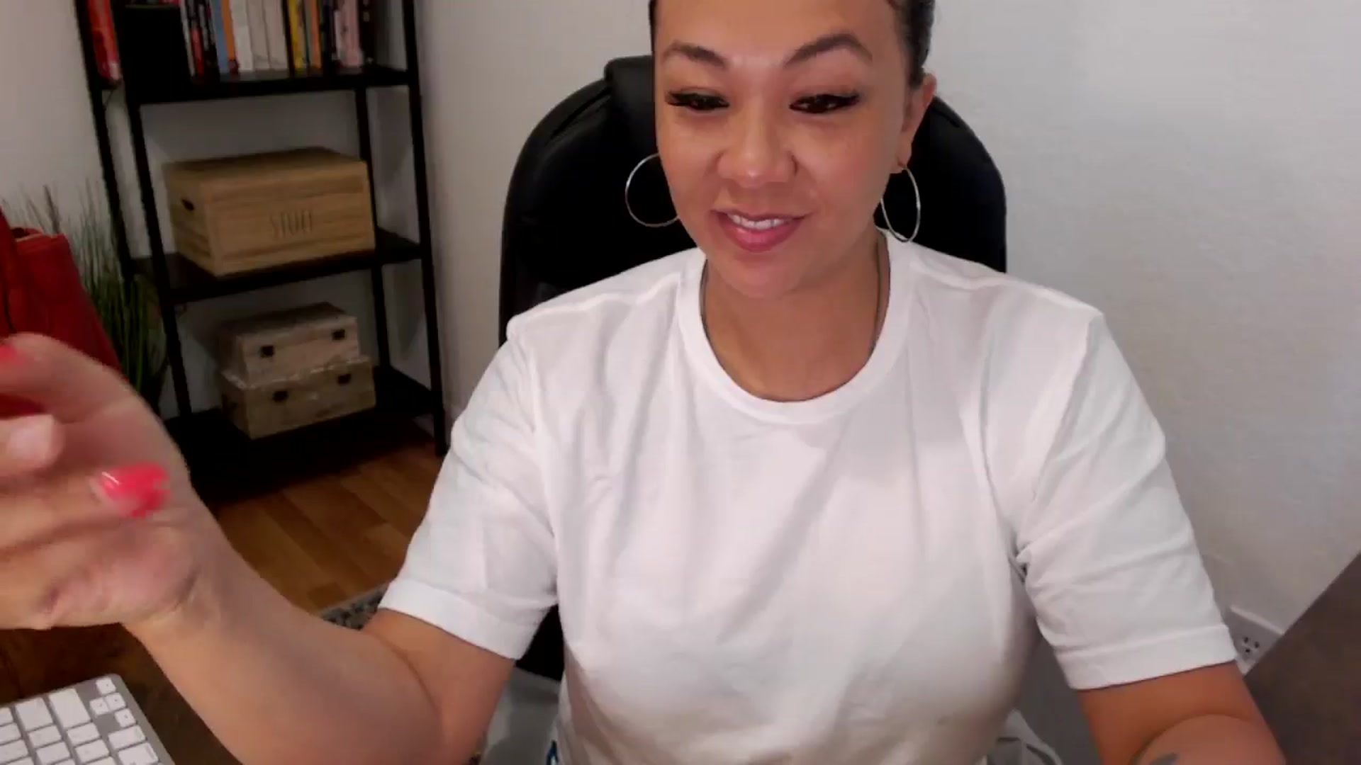 Gallery image thumbnail from MickaylaMoon's myfreecams stream on, 07/25/2024, 14:48 image 15 of 20