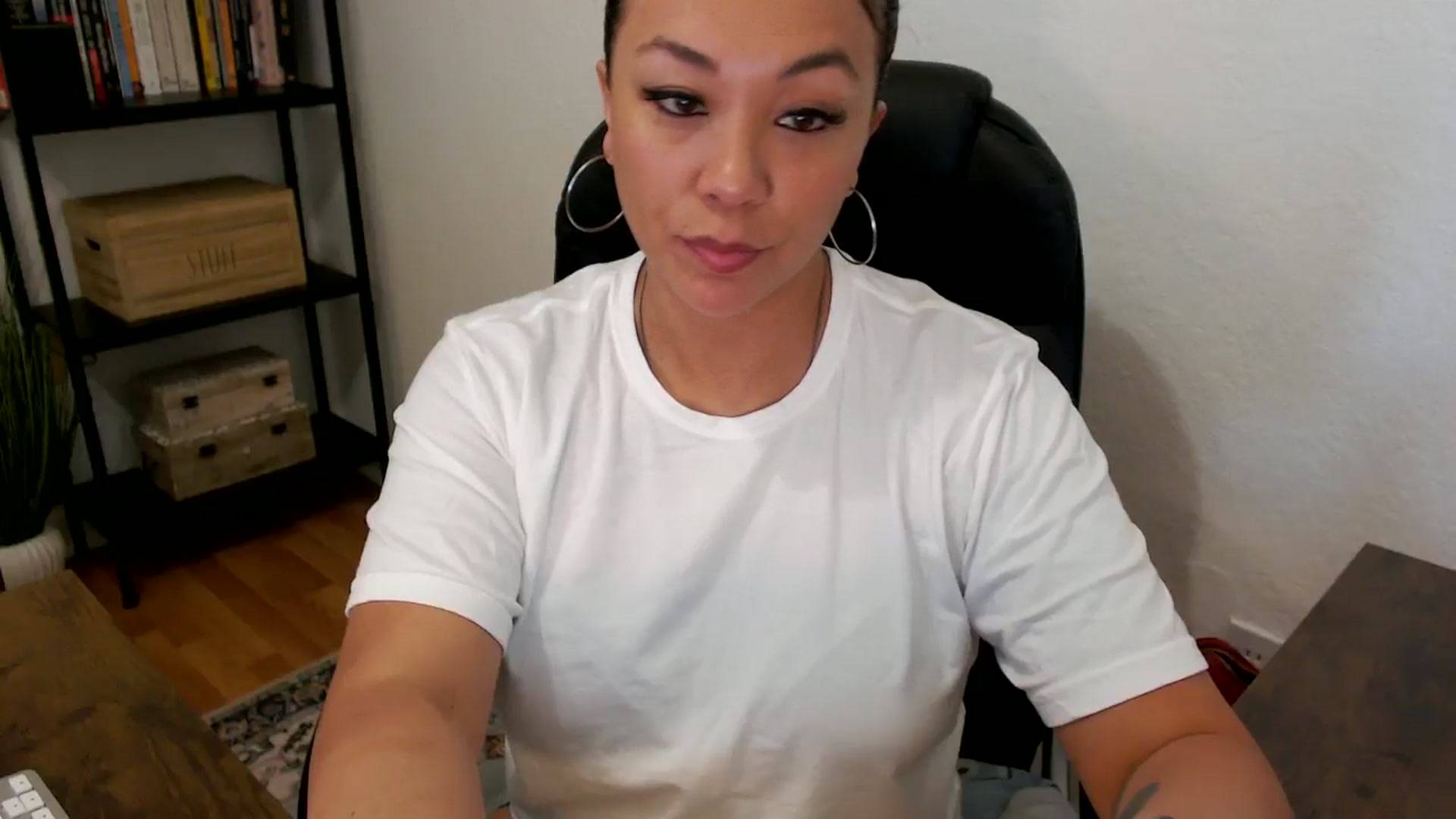 Gallery image thumbnail from MickaylaMoon's myfreecams stream on, 07/25/2024, 14:48 image 8 of 20