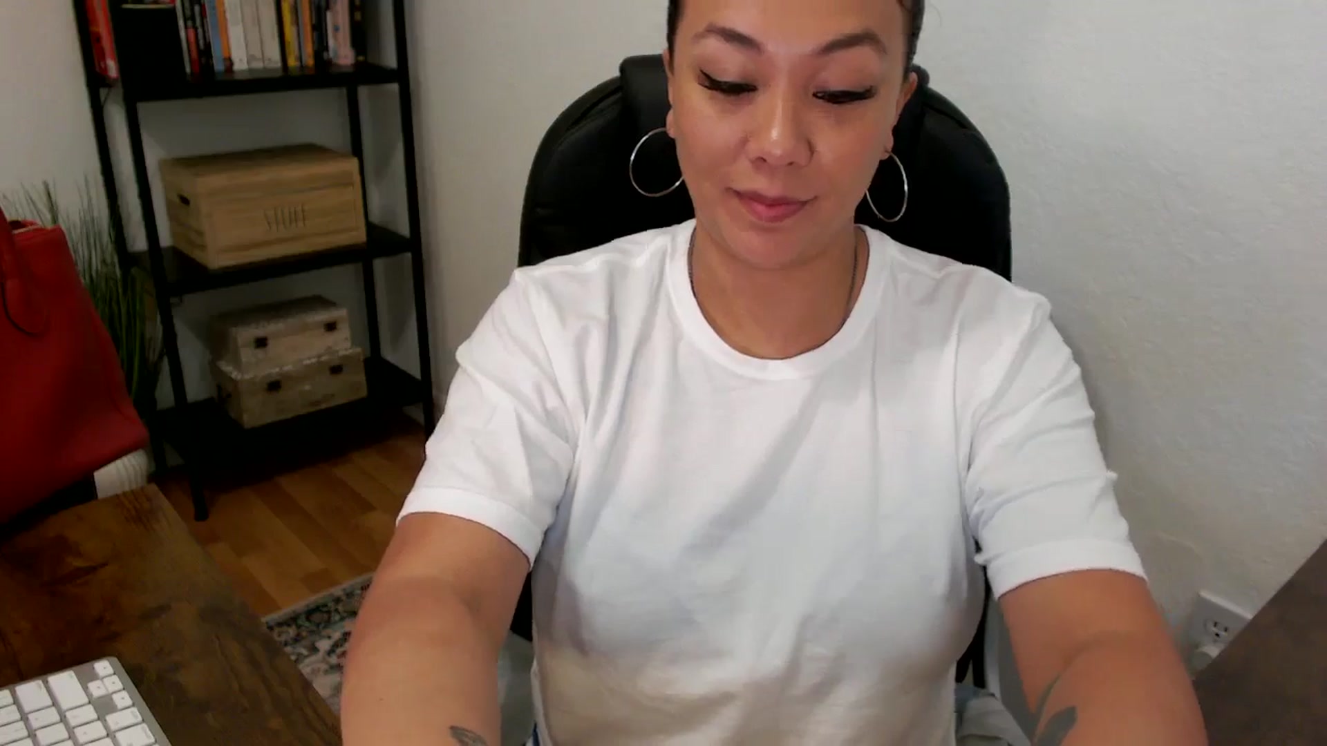 Gallery image thumbnail from MickaylaMoon's myfreecams stream on, 07/25/2024, 14:48 image 11 of 20