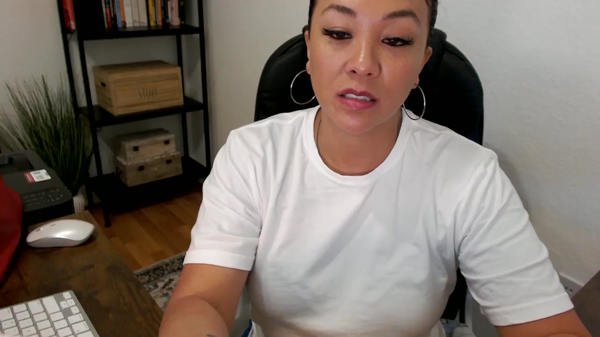 Gallery image thumbnail from MickaylaMoon's myfreecams stream on, 07/25/2024, 15:22 image 8 of 20