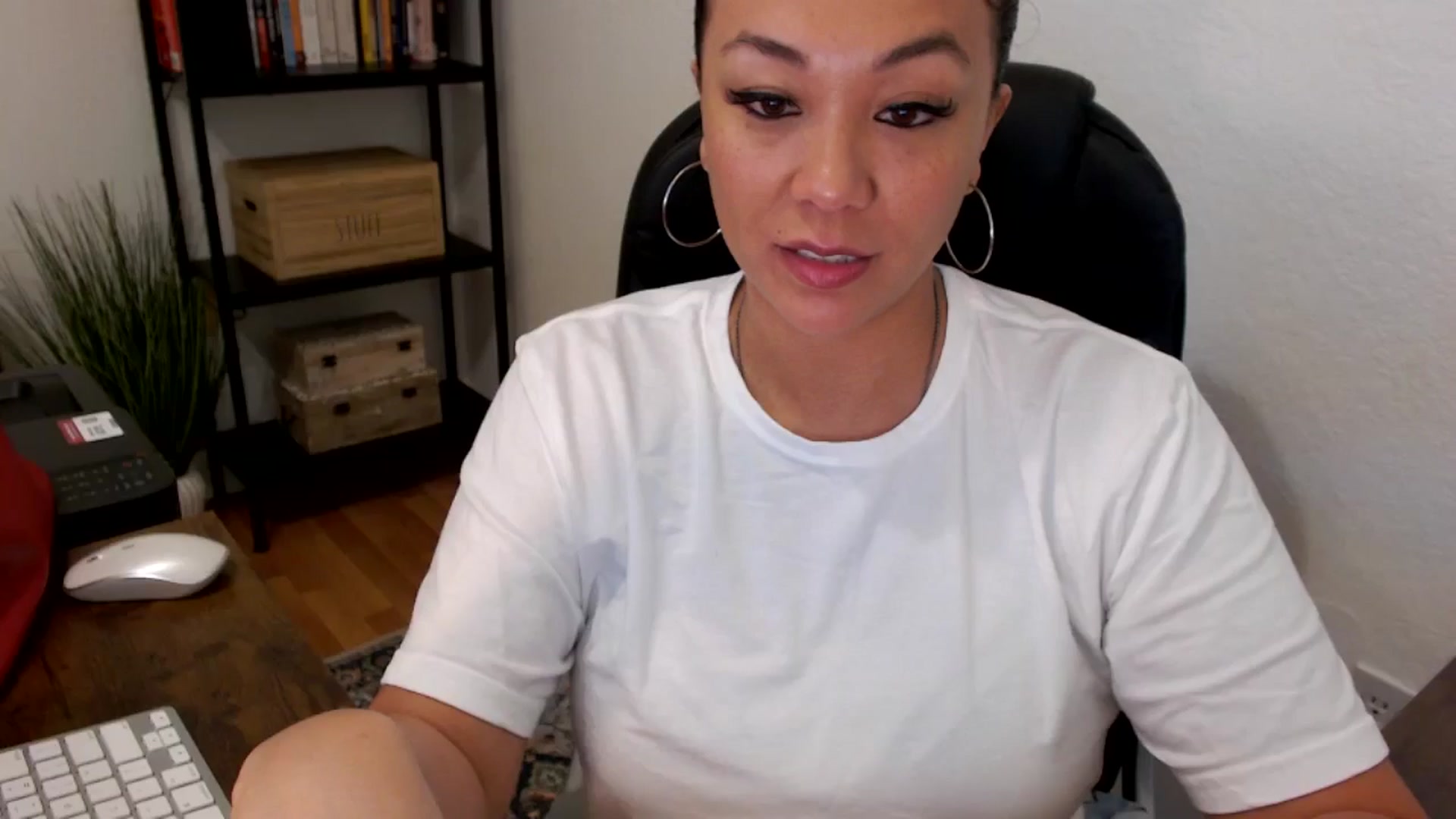Gallery image thumbnail from MickaylaMoon's myfreecams stream on, 07/25/2024, 15:22 image 16 of 20