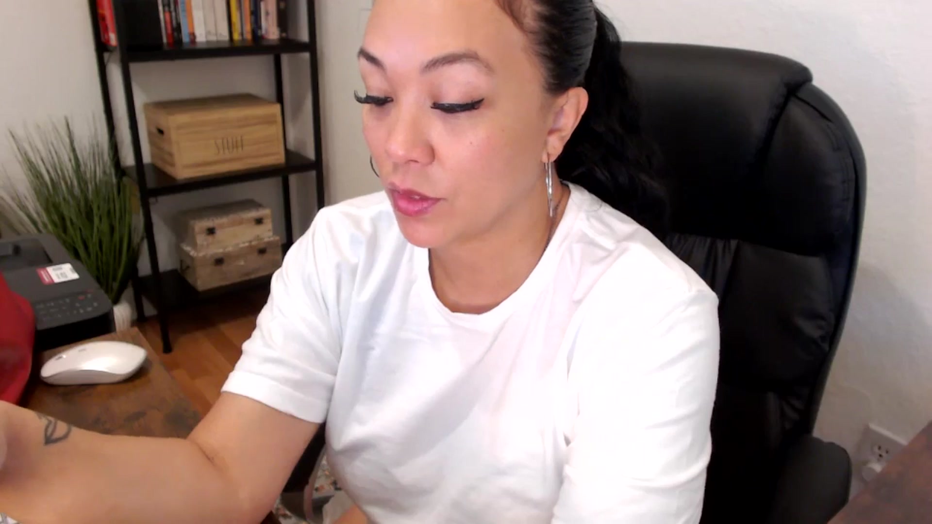 Gallery image thumbnail from MickaylaMoon's myfreecams stream on, 07/25/2024, 15:22 image 9 of 20