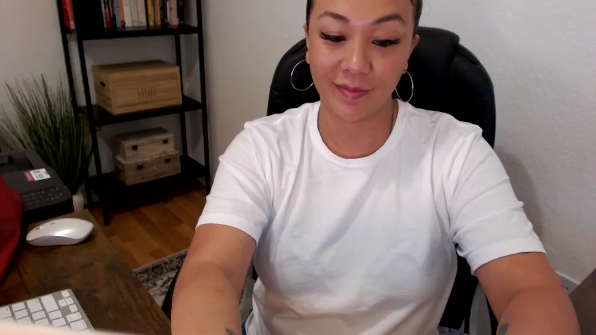Gallery image thumbnail from MickaylaMoon's myfreecams stream on, 07/25/2024, 15:22 image 12 of 20