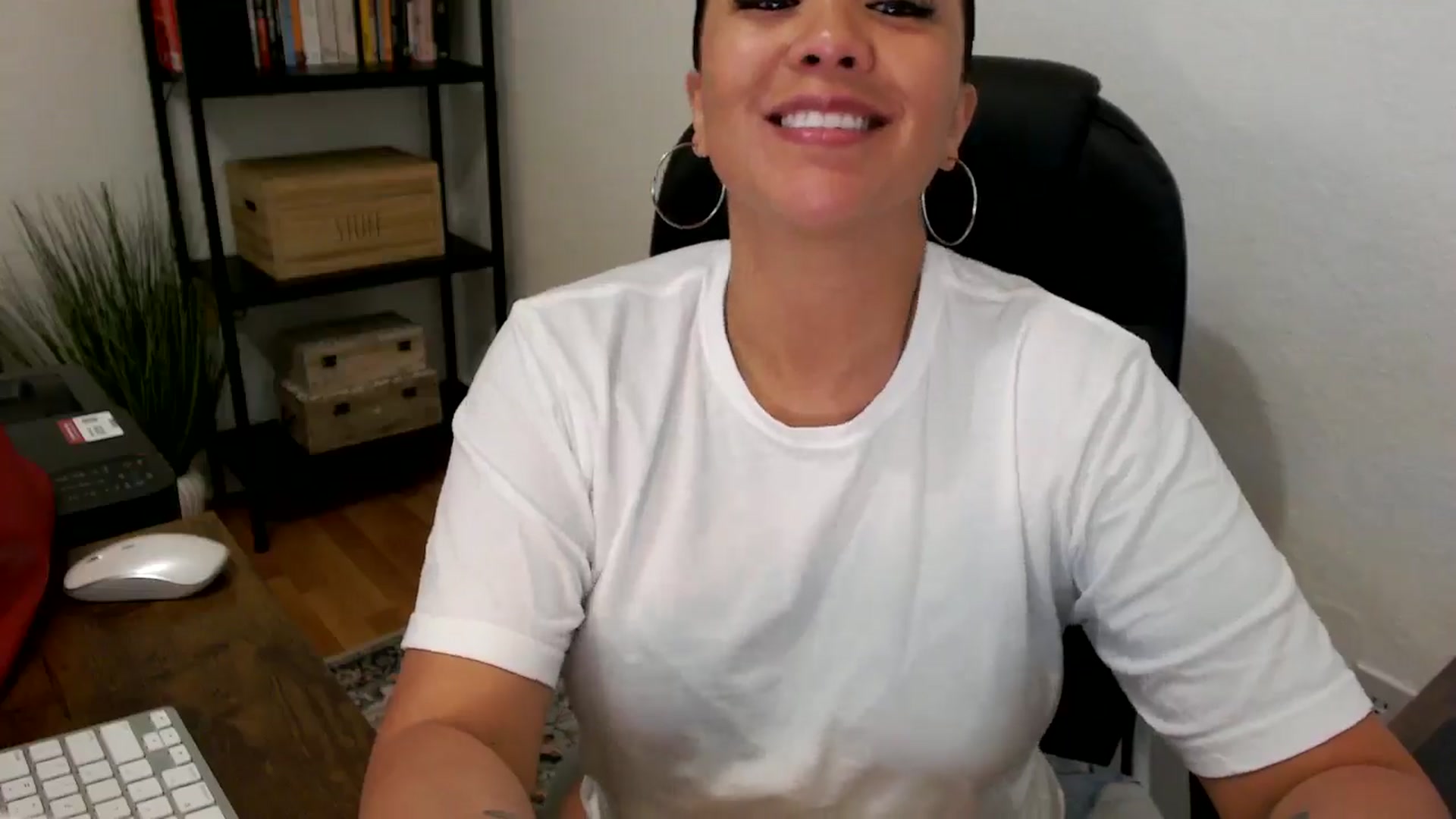 Gallery image thumbnail from MickaylaMoon's myfreecams stream on, 07/25/2024, 15:22 image 19 of 20