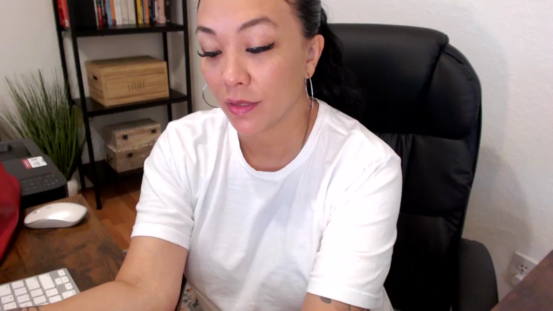 Gallery image thumbnail from MickaylaMoon's myfreecams stream on, 07/25/2024, 15:22 image 11 of 20
