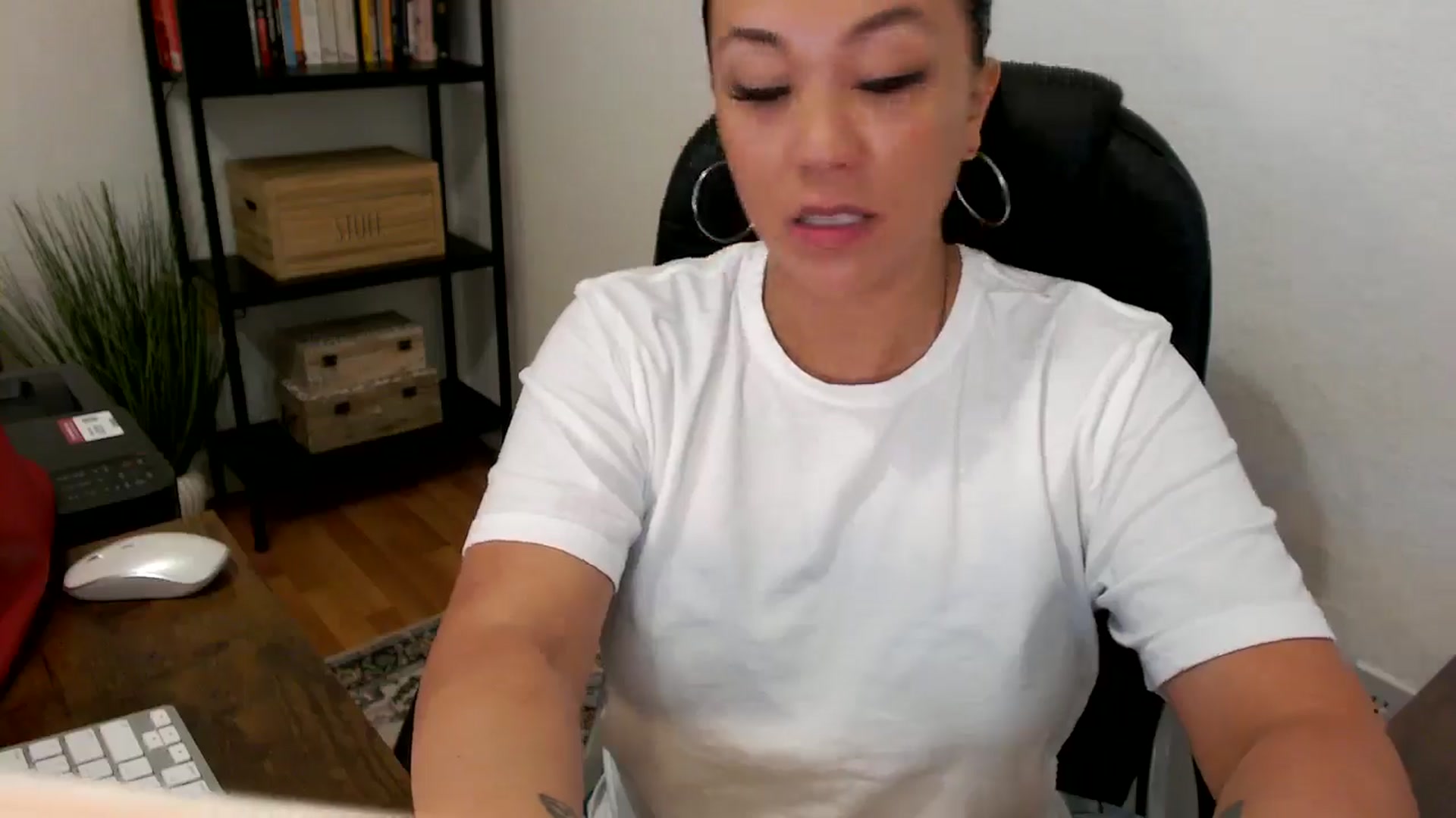 Gallery image thumbnail from MickaylaMoon's myfreecams stream on, 07/25/2024, 15:22 image 13 of 20