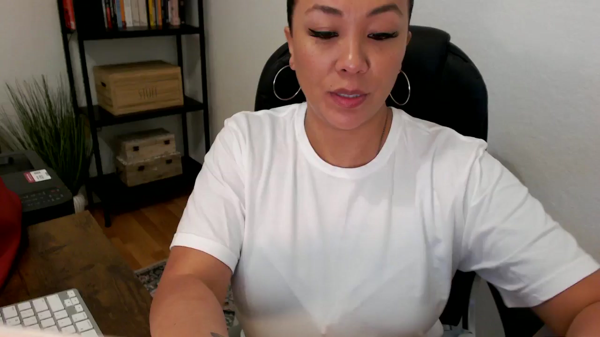 Gallery image thumbnail from MickaylaMoon's myfreecams stream on, 07/25/2024, 15:22 image 1 of 20