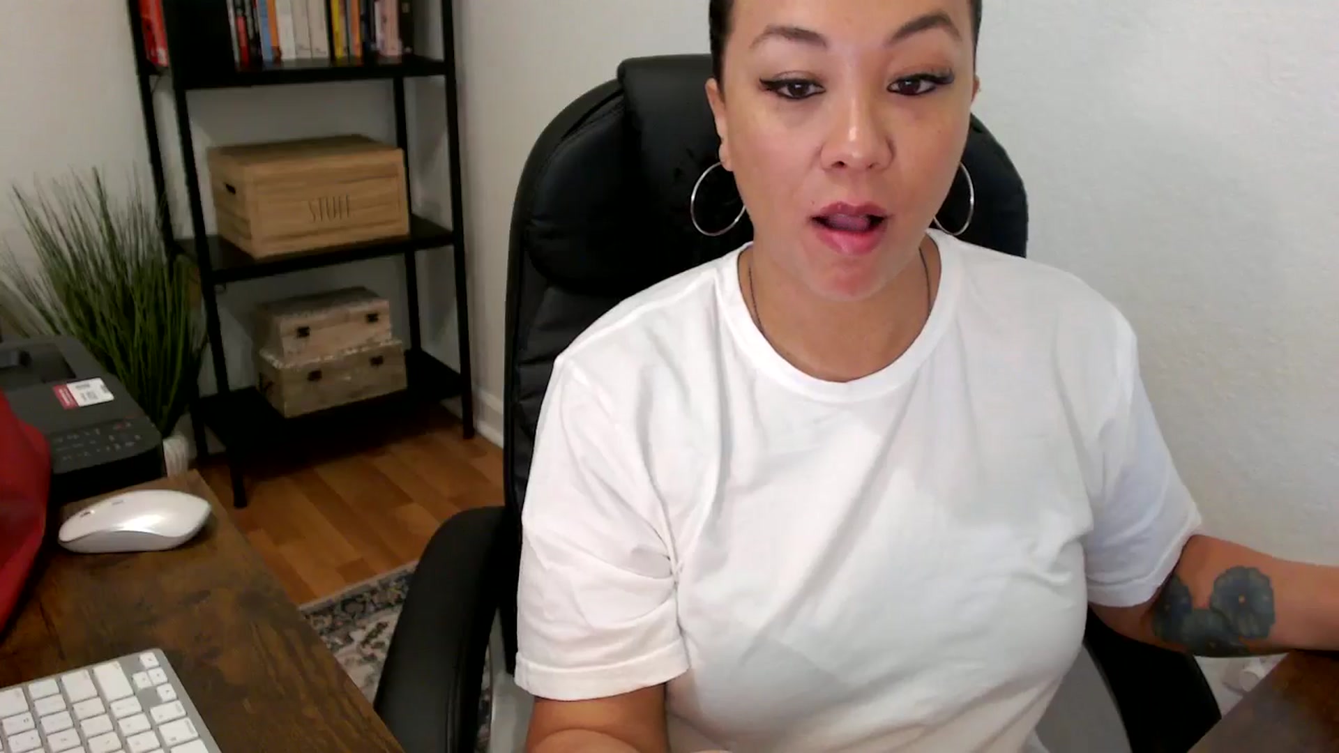 Gallery image thumbnail from MickaylaMoon's myfreecams stream on, 07/25/2024, 15:22 image 10 of 20