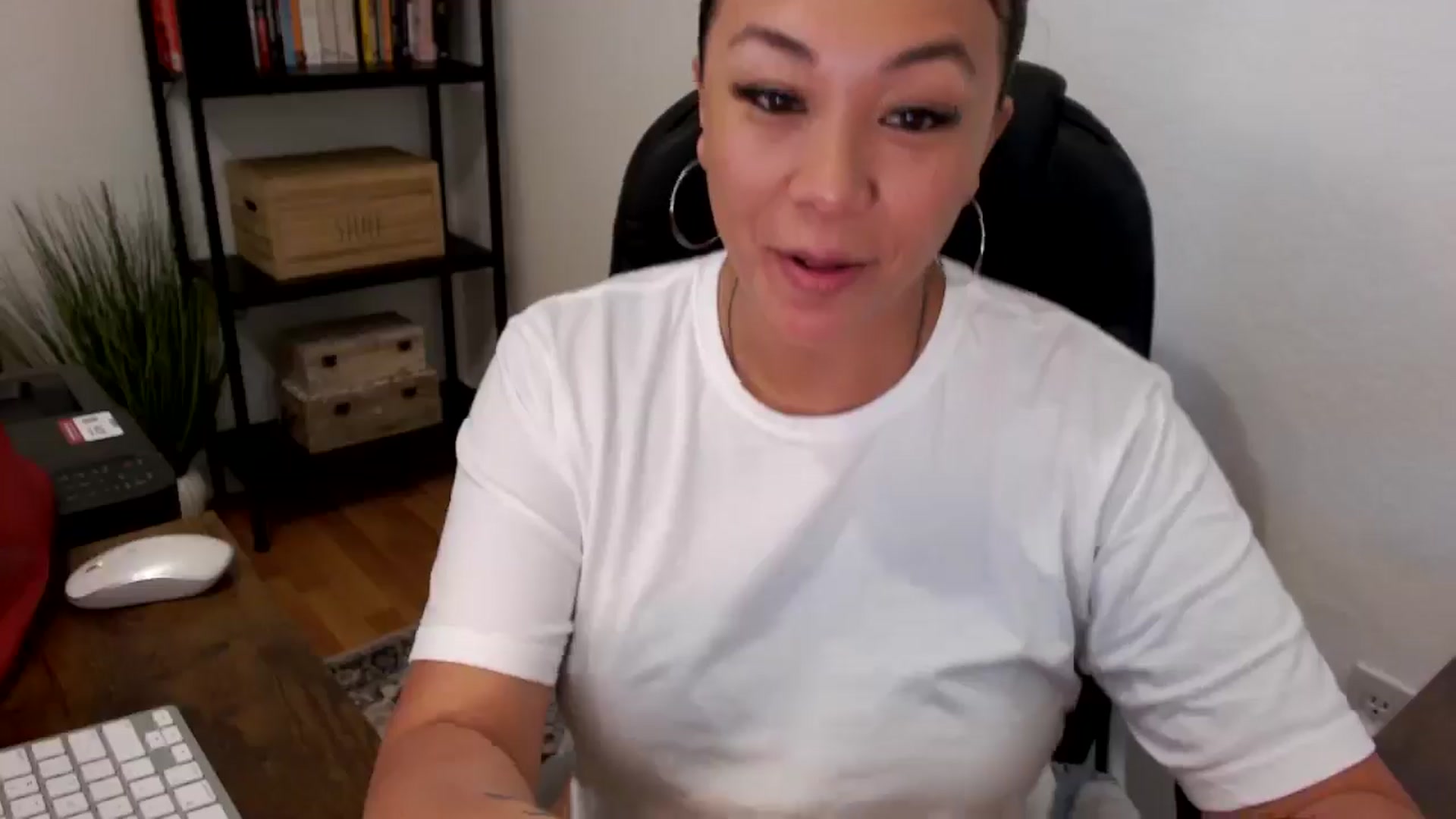 Gallery image thumbnail from MickaylaMoon's myfreecams stream on, 07/25/2024, 15:22 image 3 of 20