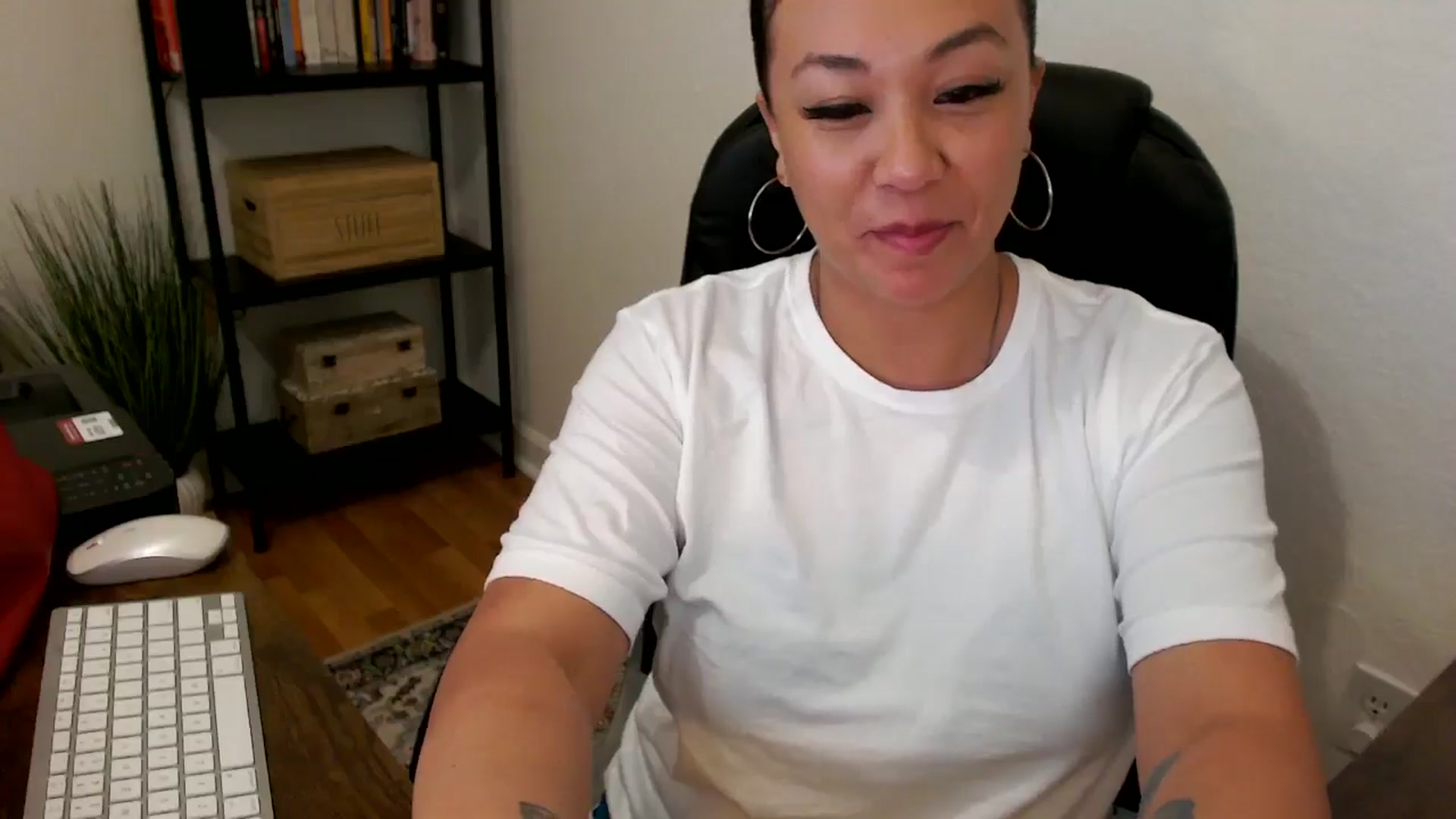 Gallery image thumbnail from MickaylaMoon's myfreecams stream on, 07/25/2024, 16:50 image 15 of 20