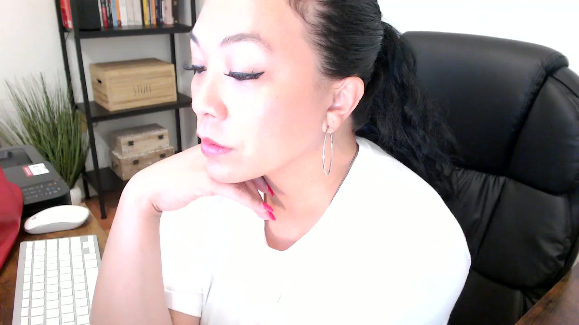 Gallery image thumbnail from MickaylaMoon's myfreecams stream on, 07/25/2024, 16:50 image 10 of 20