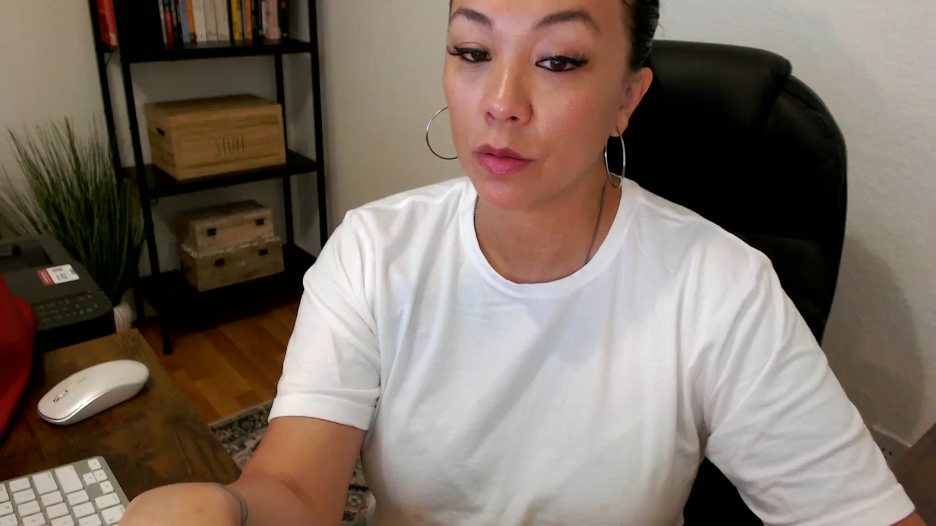 Gallery image thumbnail from MickaylaMoon's myfreecams stream on, 07/25/2024, 16:50 image 1 of 20