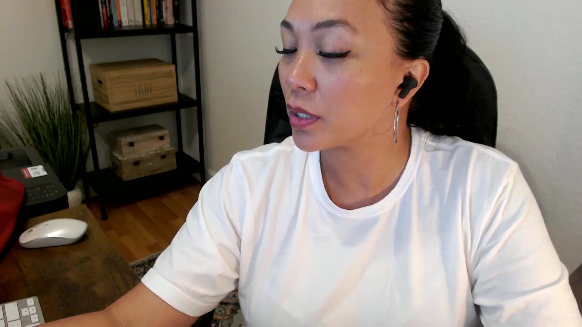 Gallery image thumbnail from MickaylaMoon's myfreecams stream on, 07/25/2024, 19:05 image 17 of 20