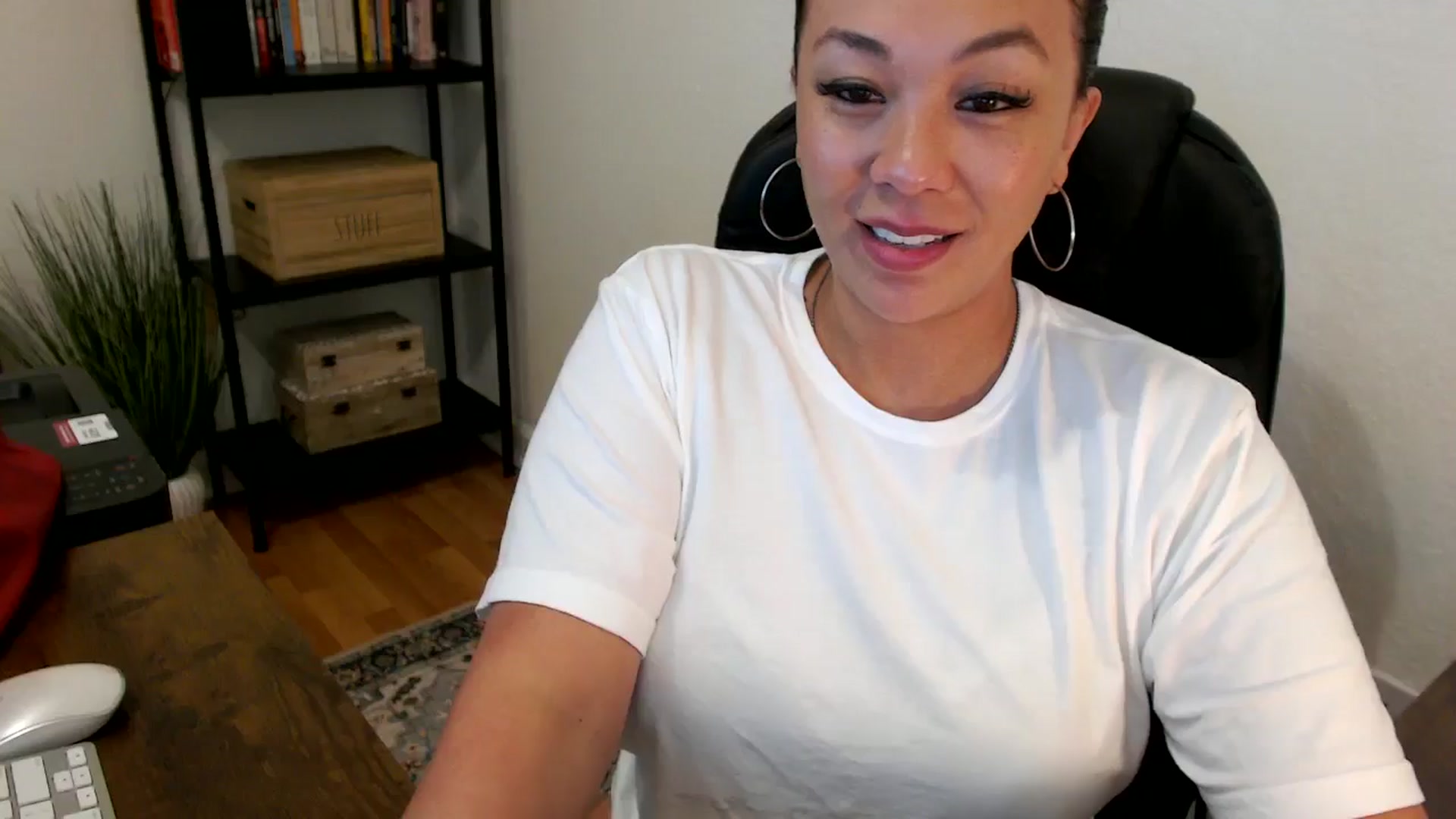 Gallery image thumbnail from MickaylaMoon's myfreecams stream on, 07/25/2024, 19:05 image 5 of 20