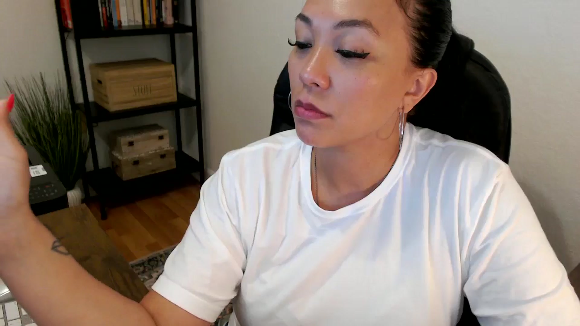 Gallery image thumbnail from MickaylaMoon's myfreecams stream on, 07/25/2024, 19:05 image 7 of 20