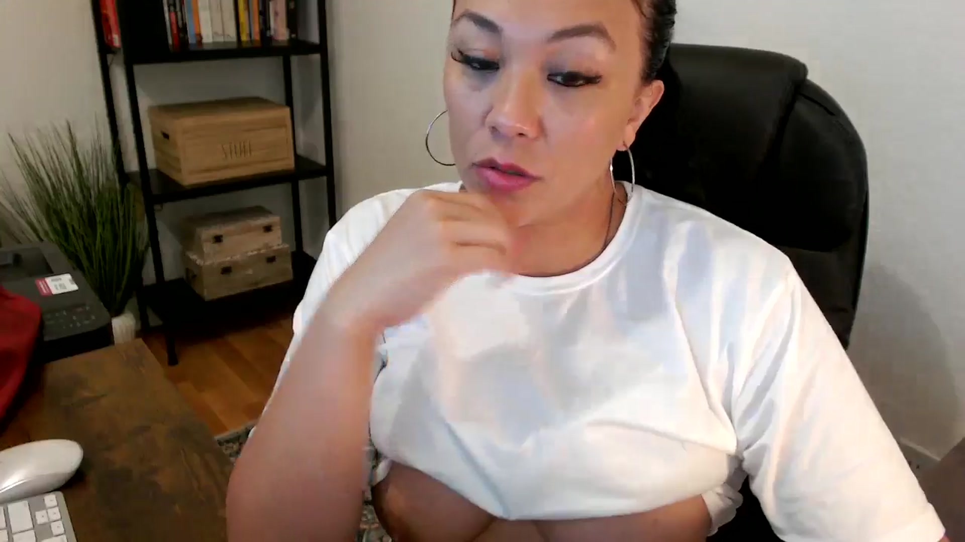 Gallery image thumbnail from MickaylaMoon's myfreecams stream on, 07/25/2024, 19:05 image 2 of 20