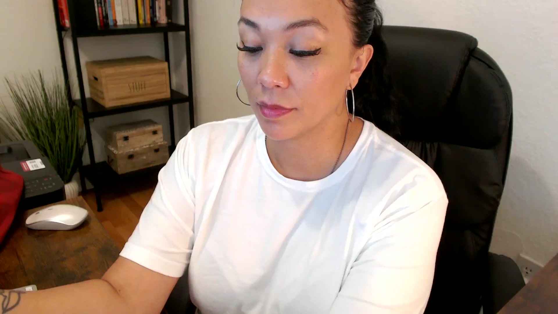 Gallery image thumbnail from MickaylaMoon's myfreecams stream on, 07/25/2024, 19:36 image 7 of 20
