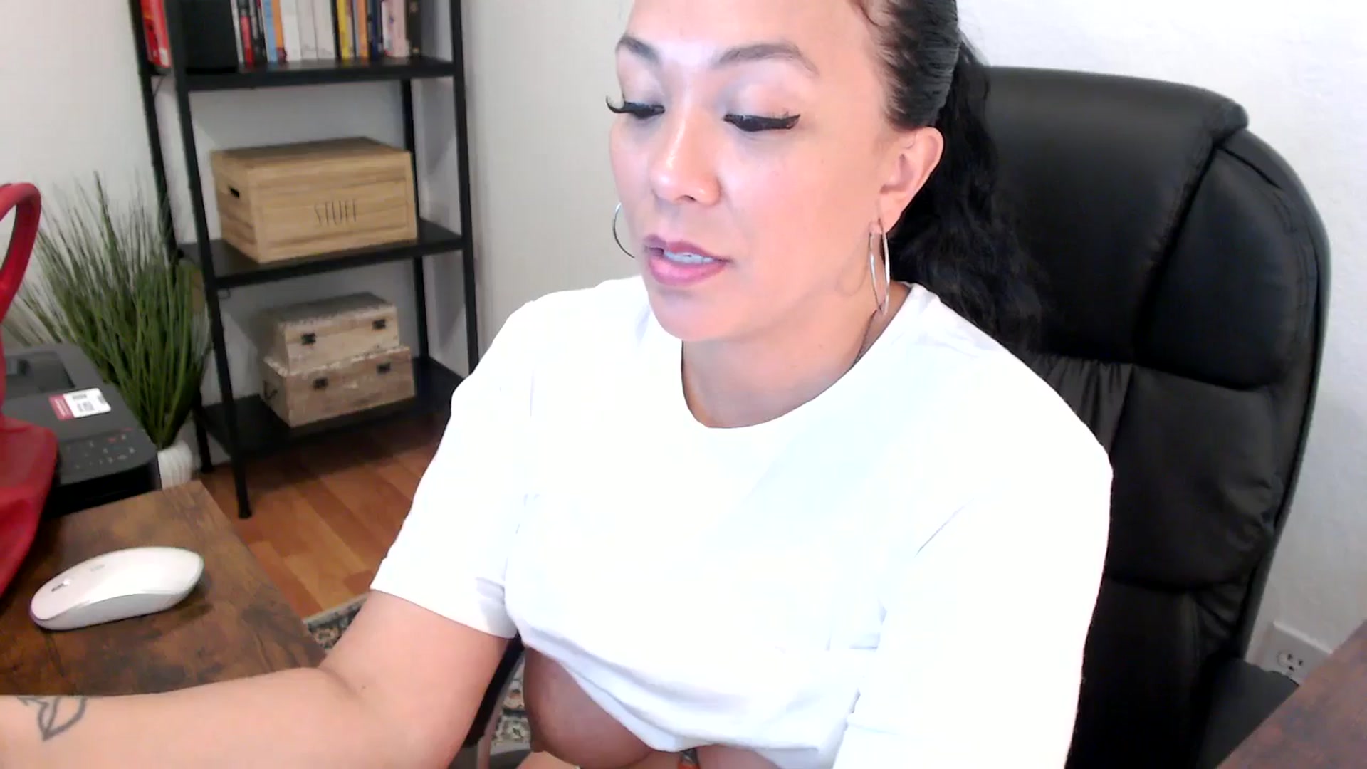 Gallery image thumbnail from MickaylaMoon's myfreecams stream on, 07/25/2024, 19:36 image 16 of 20