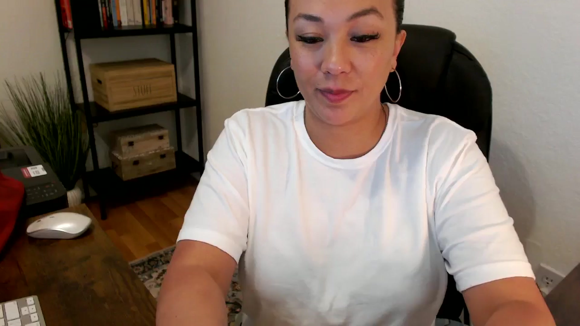 Gallery image thumbnail from MickaylaMoon's myfreecams stream on, 07/25/2024, 19:36 image 3 of 20