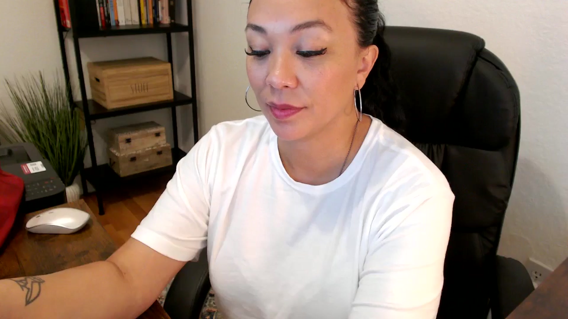 Gallery image thumbnail from MickaylaMoon's myfreecams stream on, 07/25/2024, 19:36 image 8 of 20