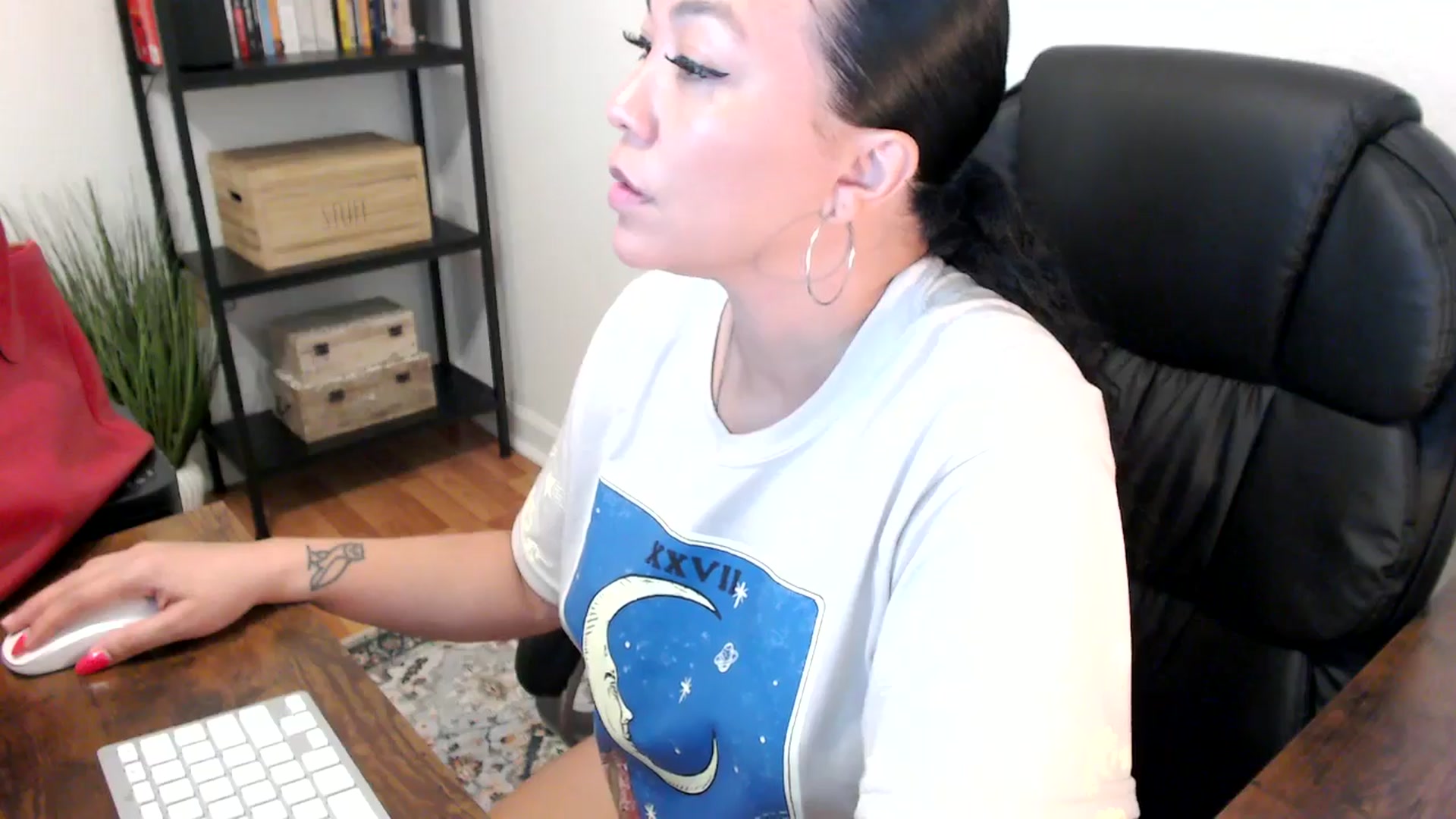 Gallery image thumbnail from MickaylaMoon's myfreecams stream on, 07/26/2024, 15:12 image 12 of 20
