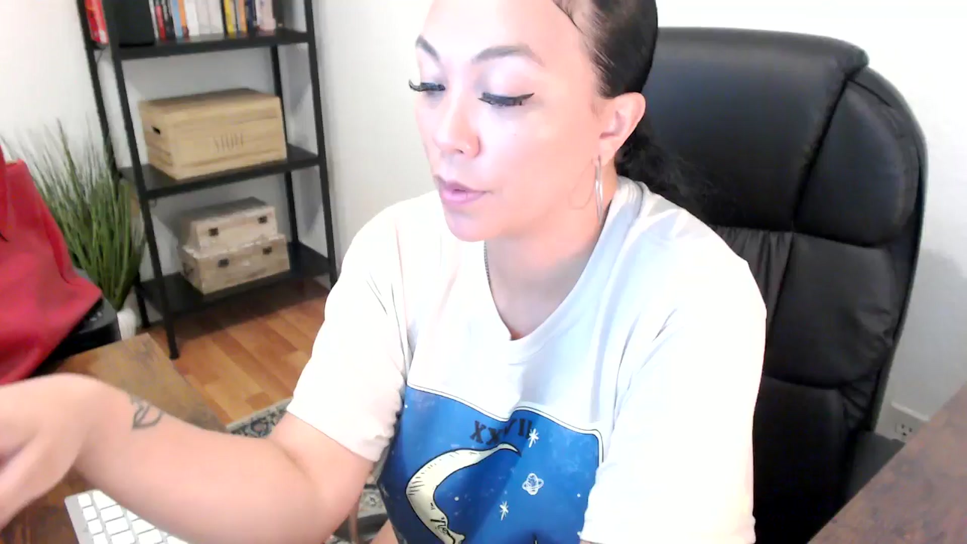 Gallery image thumbnail from MickaylaMoon's myfreecams stream on, 07/26/2024, 15:12 image 16 of 20
