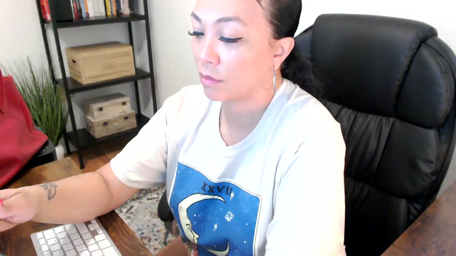 Gallery image thumbnail from MickaylaMoon's myfreecams stream on, 07/26/2024, 15:12 image 15 of 20