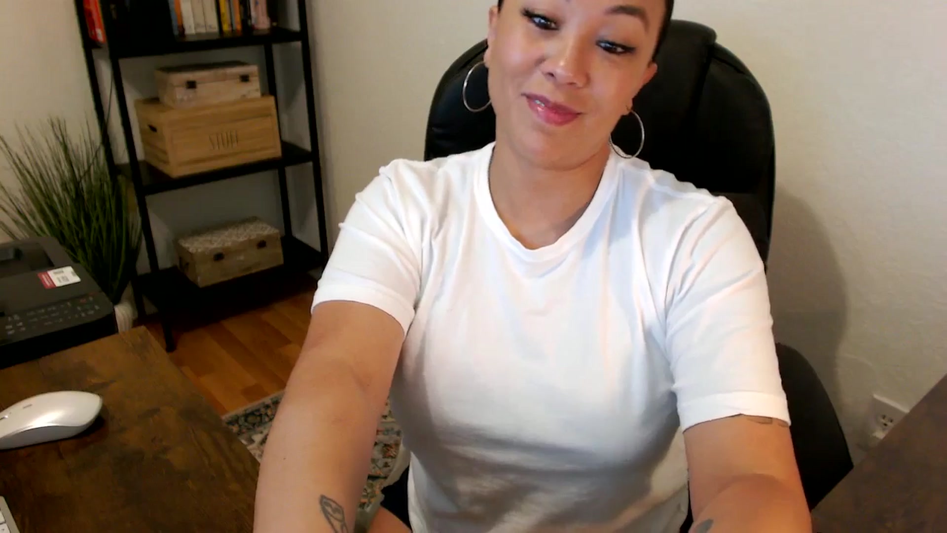 Gallery image thumbnail from MickaylaMoon's myfreecams stream on, 07/29/2024, 14:38 image 11 of 20