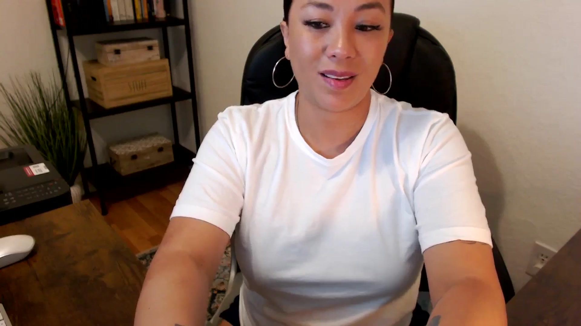 Gallery image thumbnail from MickaylaMoon's myfreecams stream on, 07/29/2024, 14:38 image 19 of 20