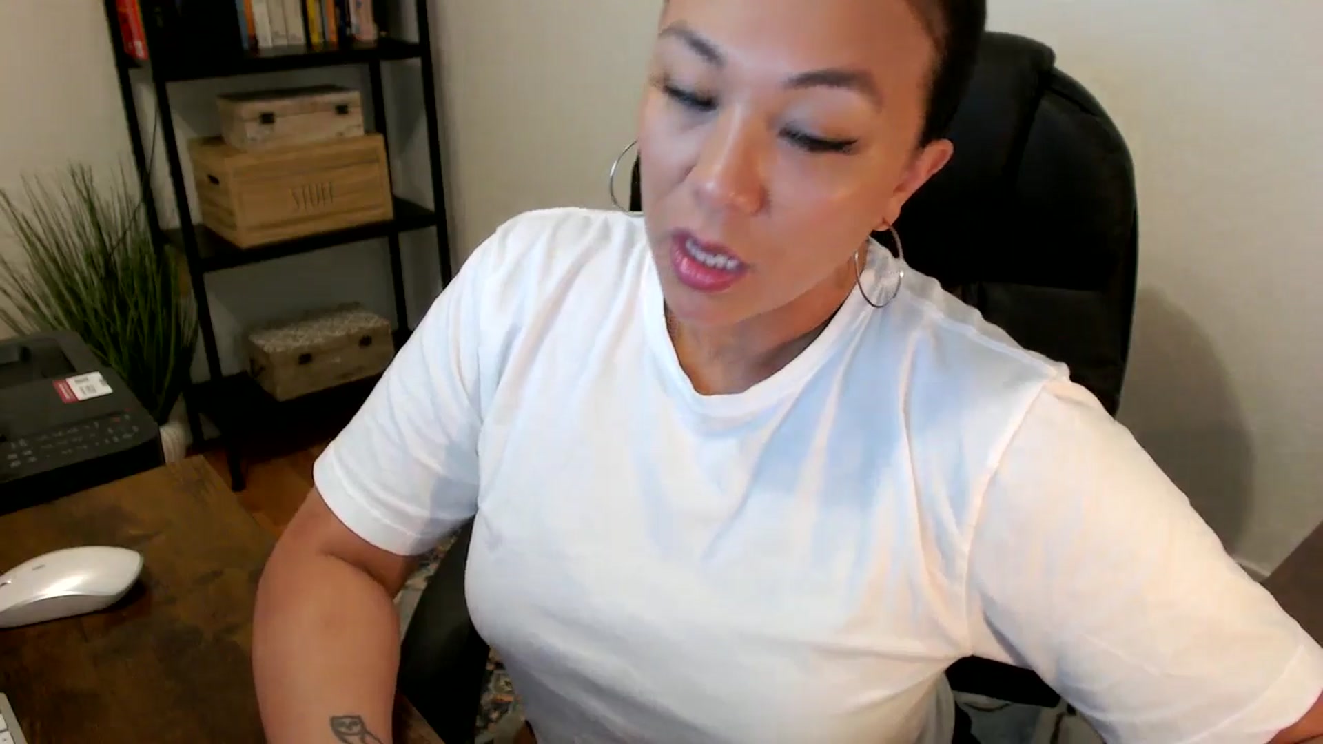 Gallery image thumbnail from MickaylaMoon's myfreecams stream on, 07/29/2024, 14:38 image 10 of 20
