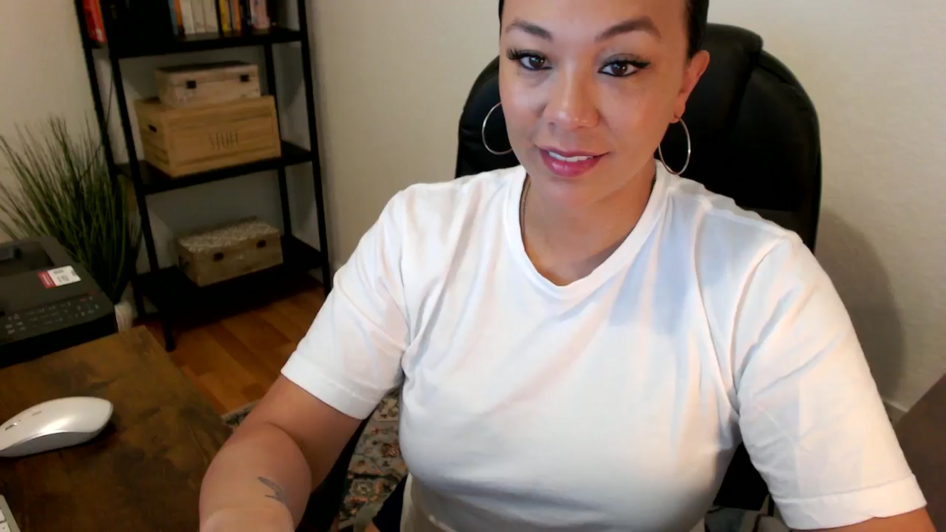 Gallery image thumbnail from MickaylaMoon's myfreecams stream on, 07/29/2024, 14:38 image 4 of 20