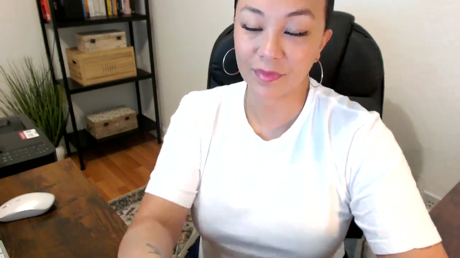 Gallery image thumbnail from MickaylaMoon's myfreecams stream on, 07/29/2024, 14:38 image 8 of 20