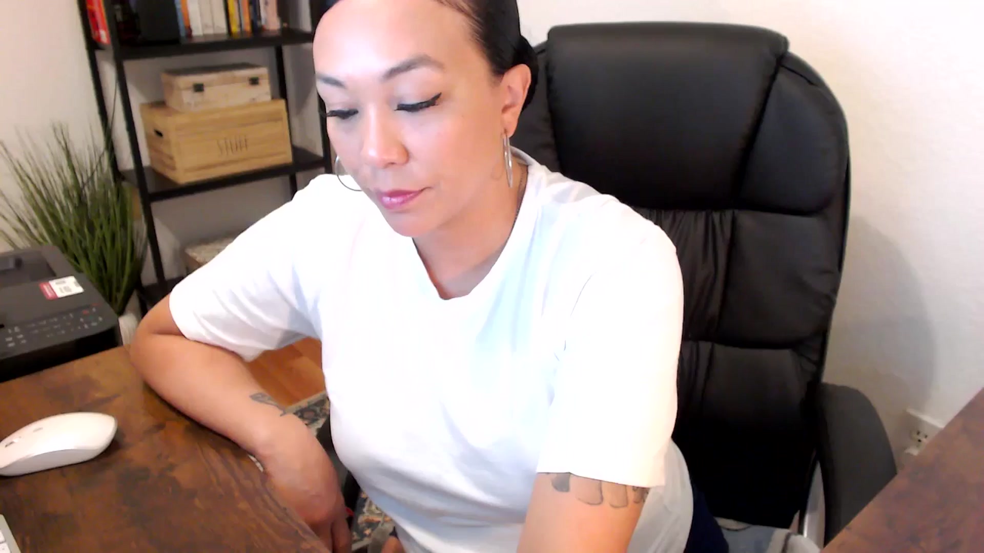 Gallery image thumbnail from MickaylaMoon's myfreecams stream on, 07/29/2024, 14:38 image 5 of 20