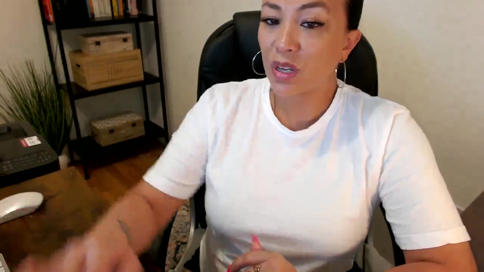 Gallery image thumbnail from MickaylaMoon's myfreecams stream on, 07/29/2024, 14:38 image 18 of 20
