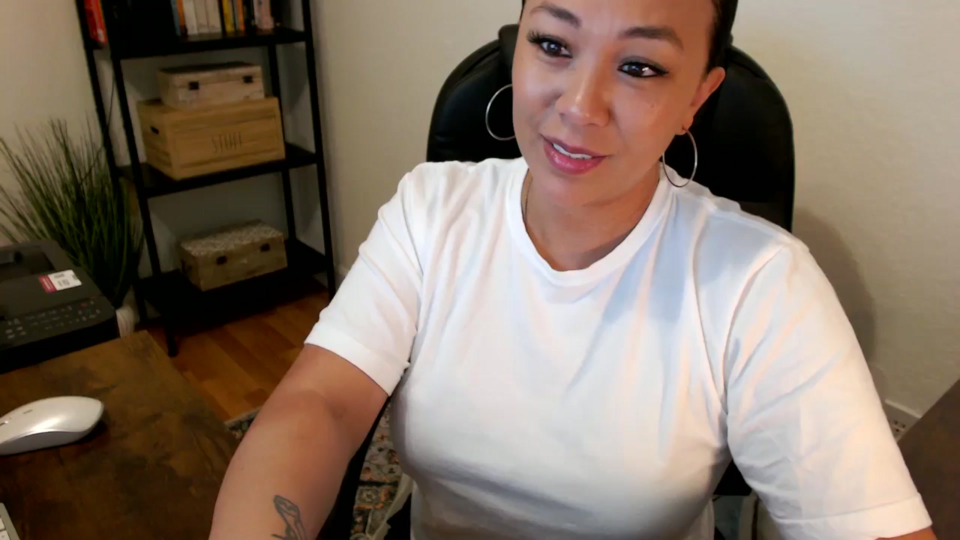 Gallery image thumbnail from MickaylaMoon's myfreecams stream on, 07/29/2024, 14:38 image 9 of 20
