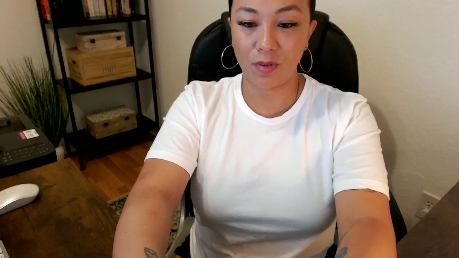 Gallery image thumbnail from MickaylaMoon's myfreecams stream on, 07/29/2024, 14:38 image 16 of 20