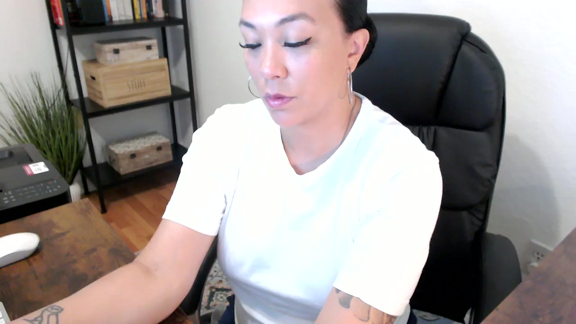 Gallery image thumbnail from MickaylaMoon's myfreecams stream on, 07/29/2024, 15:21 image 18 of 20