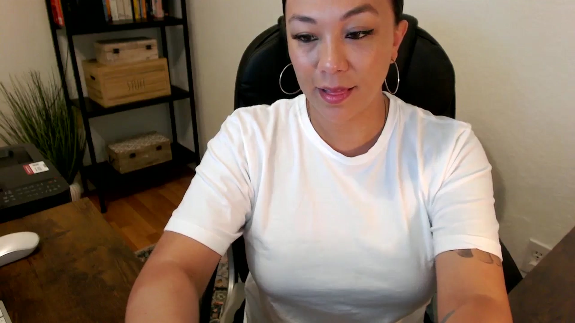 Gallery image thumbnail from MickaylaMoon's myfreecams stream on, 07/29/2024, 15:21 image 13 of 20