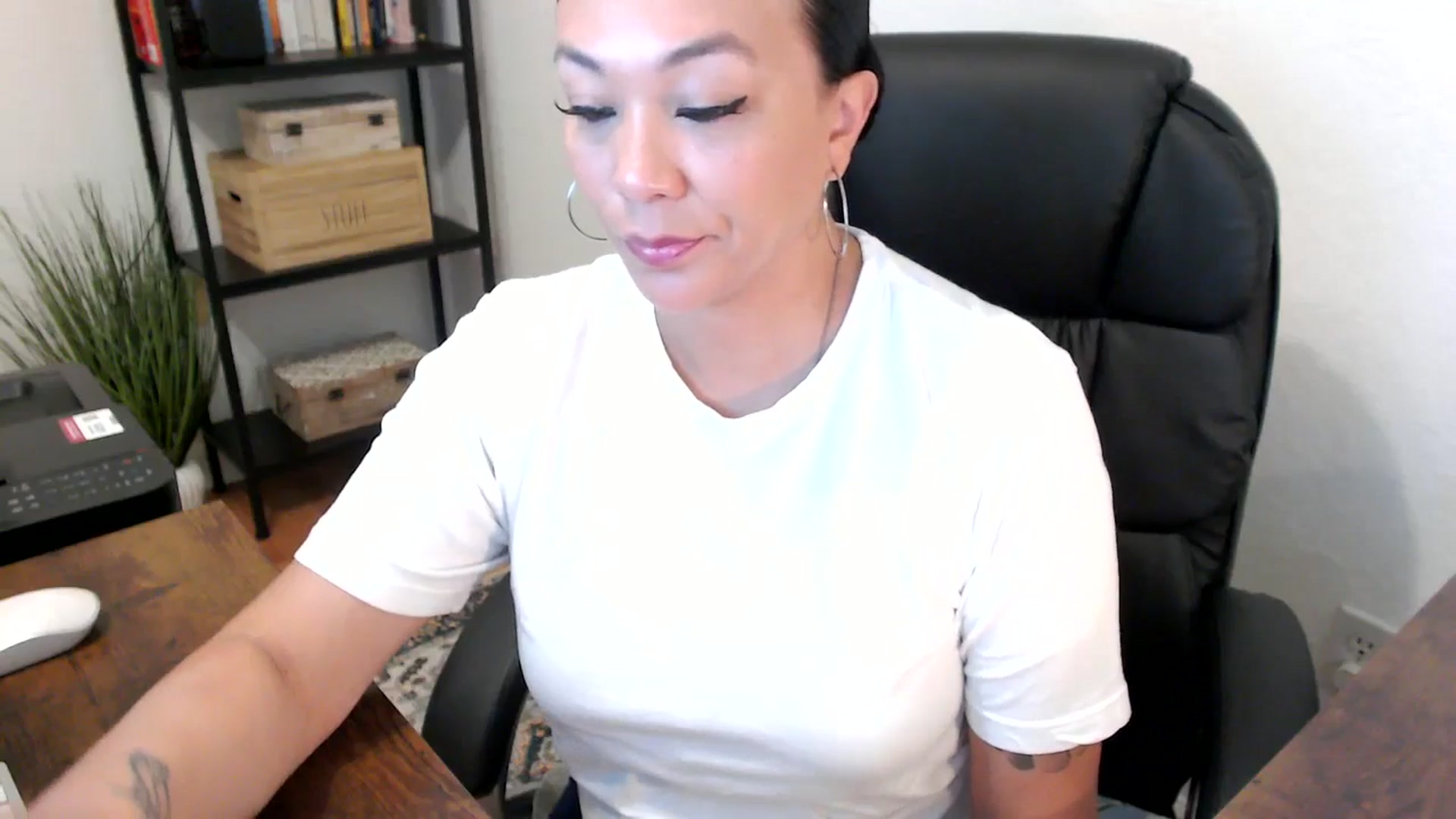 Gallery image thumbnail from MickaylaMoon's myfreecams stream on, 07/29/2024, 15:21 image 15 of 20