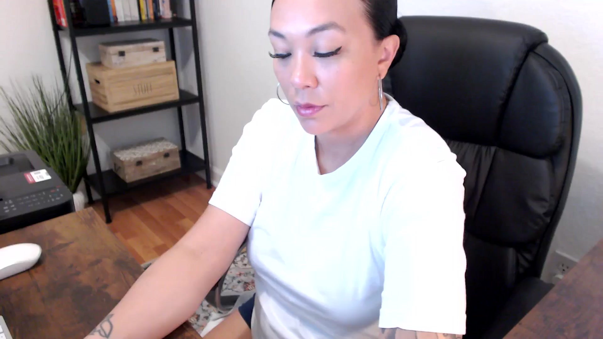 Gallery image thumbnail from MickaylaMoon's myfreecams stream on, 07/29/2024, 15:21 image 11 of 20