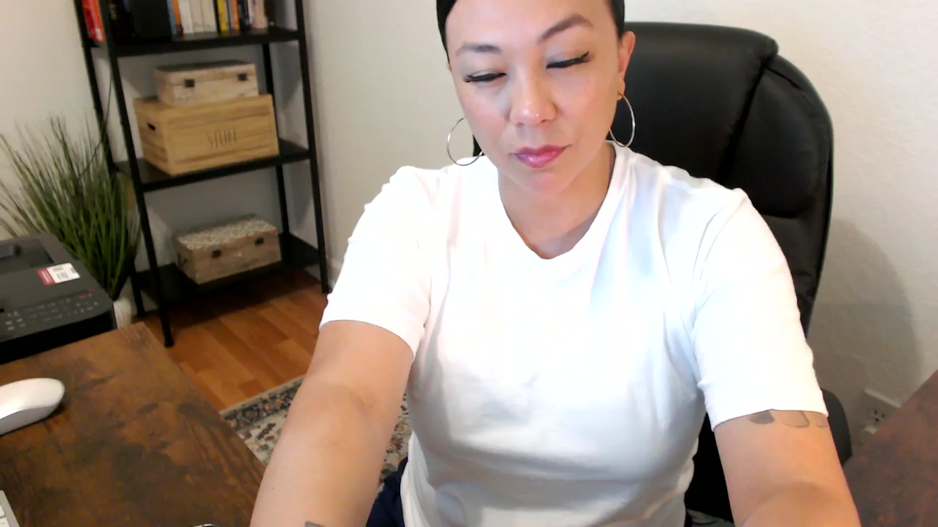 Gallery image thumbnail from MickaylaMoon's myfreecams stream on, 07/29/2024, 15:21 image 9 of 20
