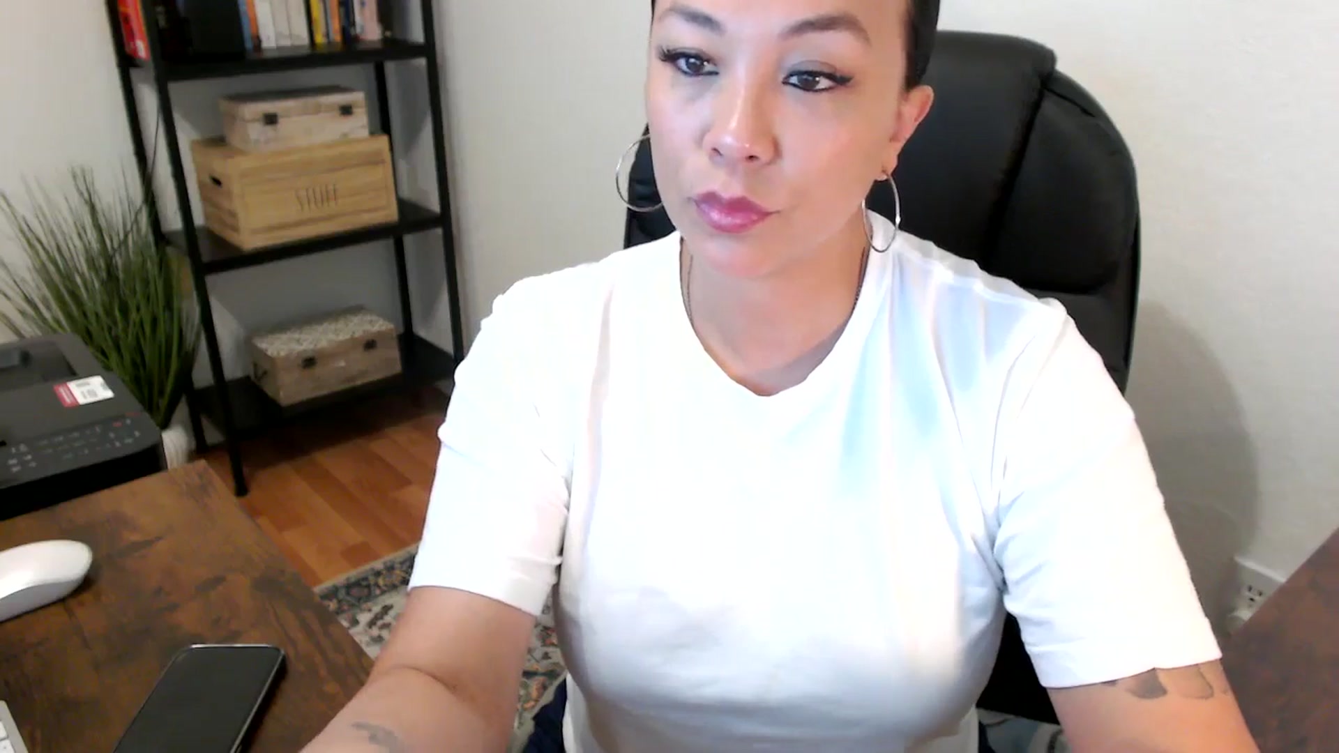 Gallery image thumbnail from MickaylaMoon's myfreecams stream on, 07/29/2024, 15:21 image 5 of 20