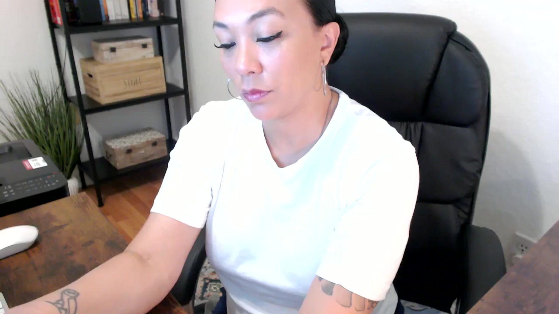 Gallery image thumbnail from MickaylaMoon's myfreecams stream on, 07/29/2024, 15:21 image 17 of 20