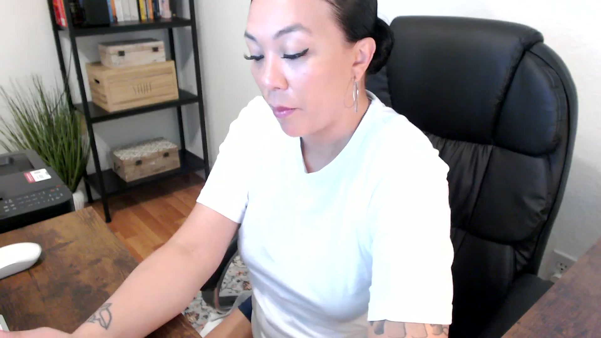 Gallery image thumbnail from MickaylaMoon's myfreecams stream on, 07/29/2024, 15:21 image 10 of 20