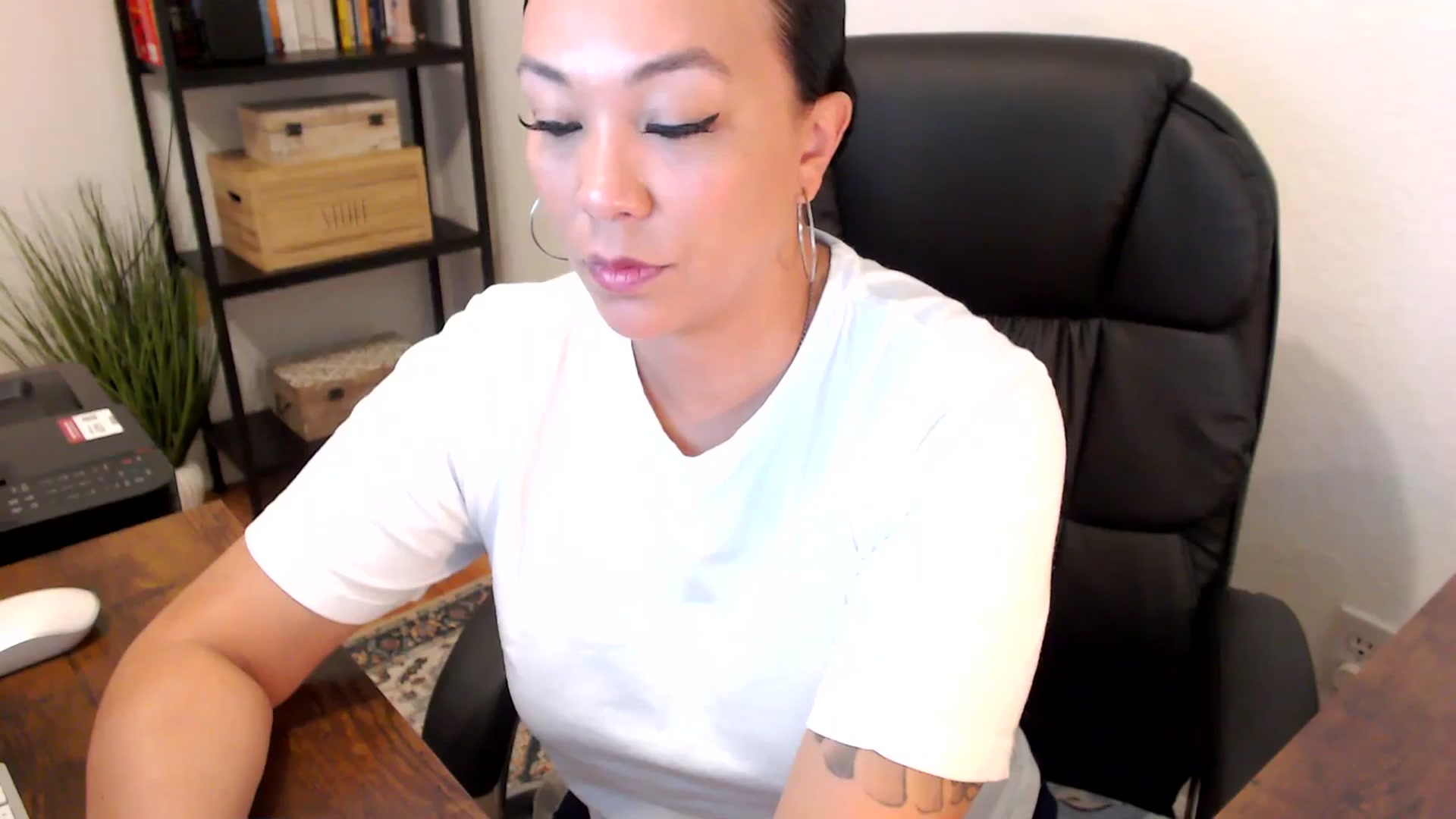 Gallery image thumbnail from MickaylaMoon's myfreecams stream on, 07/29/2024, 15:21 image 16 of 20